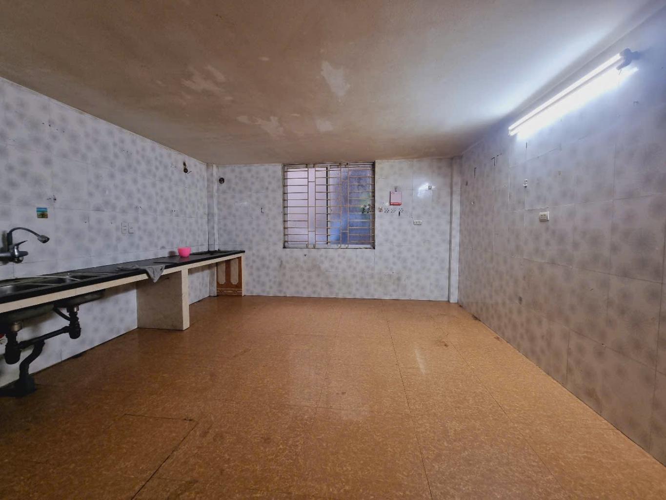 LÔ GÓC – NHÀ ĐẸP  5 TẦNG MỚI KOONG – Ô TÔ SÁT NHÀ – MẶT TIỀN KHỦNG CHỦ NHÀ RẤT MUỐN BÁN