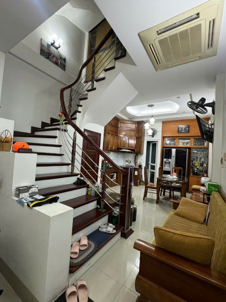 BÁN NHÀ XUÂN PHƯƠNG - SỔ 46M - GIÁ HƠN 6 TỶ-3 TẦNG MỚI ĐẸP FULL NỘI THẤT XỊN SÒ - Ở NGAY