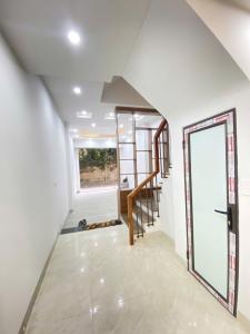 SIÊU PHẨM Ô TÔ ĐỖ CỬA GIÁ CHỈ HƠN 4 TỶ