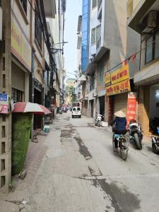  Ô TÔ ĐỖ CỬA – KINH DOANH ĐỈNH - NHÀ PHỐ 6 TẦNG - NGAY SÁT ĐẠI LỘ THĂNG LONG