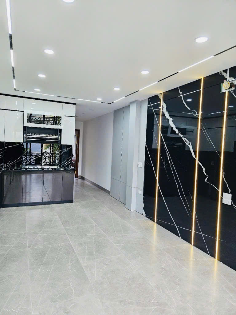 Bán BT tại Vĩnh Tuy, giá ưu đãi chỉ với 300 triệu / m2, 56 m2, 5PN, 5WC