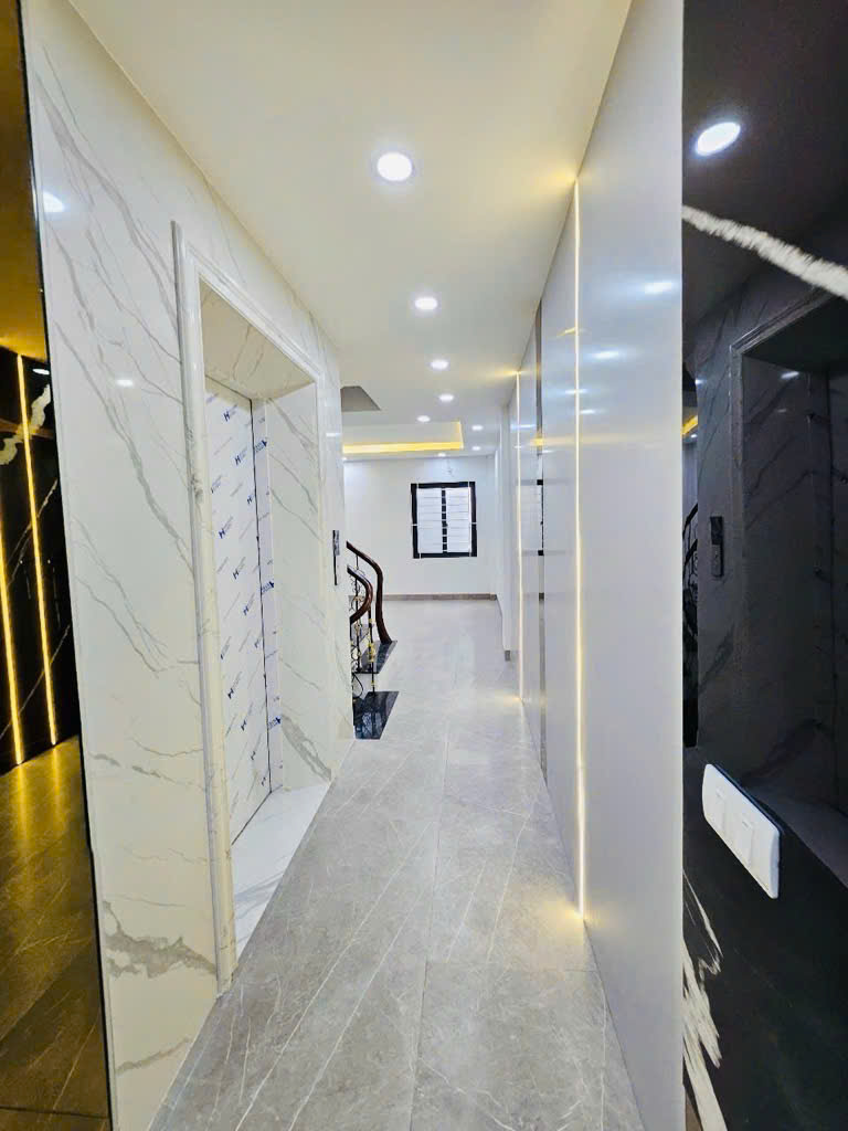 Bán BT tại Vĩnh Tuy, giá ưu đãi chỉ với 300 triệu / m2, 56 m2, 5PN, 5WC