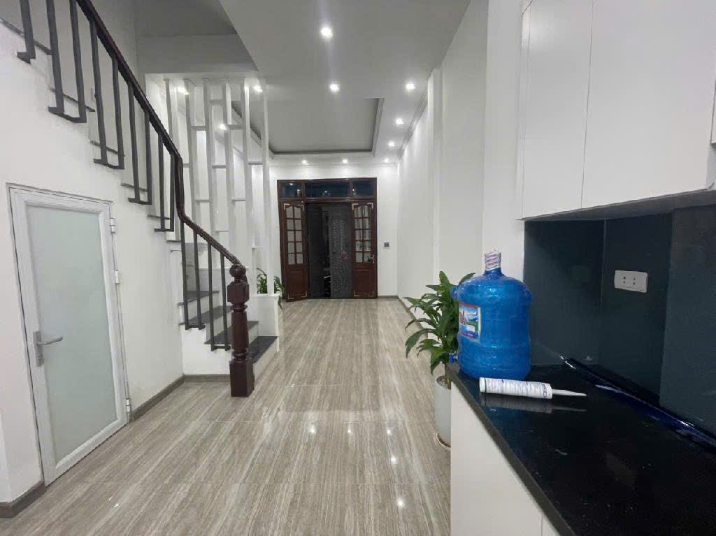 Bán nhà 42m2 x4 tầng , MT: 3,9m. Giá 9,8 tỷ CÁCH Ô TÔ TRÁNH 10M - NHÀ ĐẸP Hoàng Văn Thái, Thanh Xuân 
