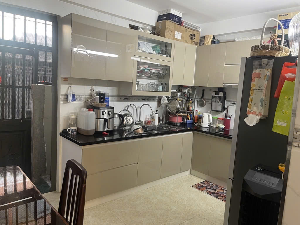 Bán nhà đường Vũ Tùng, 6 PN, 37m2, 2 mặt tiền, ngang 4,2m, nhỉnh 6 tỷ