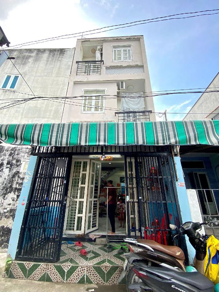 SIÊU PHẨM RẺ CHƯA TỪNG CÓ , NHÀ 3 TẦNG BTCT , DTS 105.9m2 SỔ HỒNG HOÀN CÔNG ĐỦ , 1 ĐỜI CHỦ , 4PN 3WC , SÂN TRƯỚC NHÀ SIÊU RỘNG – KDC HIỆN HỮU TƯƠNG LAI MẶT TIỀN BỜ KÈ .