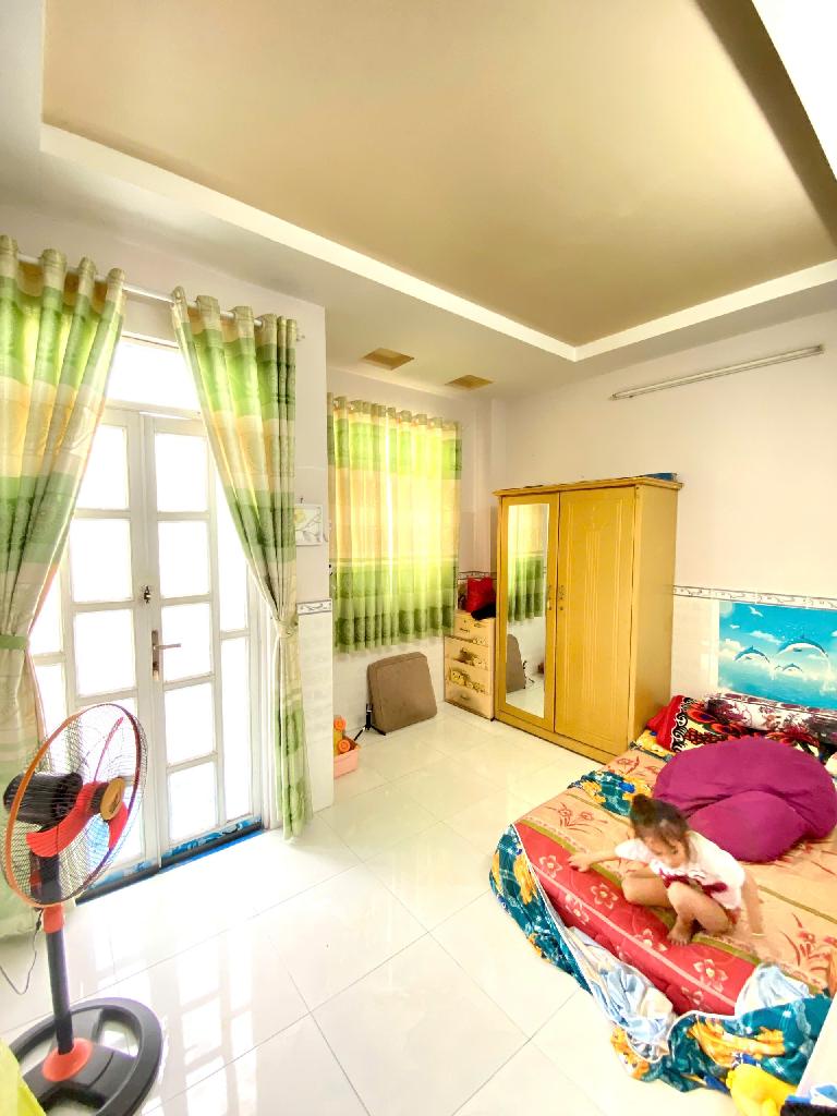 SIÊU PHẨM RẺ CHƯA TỪNG CÓ , NHÀ 3 TẦNG BTCT , DTS 105.9m2 SỔ HỒNG HOÀN CÔNG ĐỦ , 1 ĐỜI CHỦ , 4PN 3WC , SÂN TRƯỚC NHÀ SIÊU RỘNG – KDC HIỆN HỮU TƯƠNG LAI MẶT TIỀN BỜ KÈ .