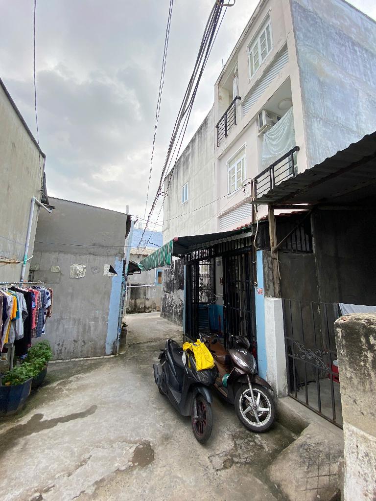 SIÊU PHẨM RẺ CHƯA TỪNG CÓ , NHÀ 3 TẦNG BTCT , DTS 105.9m2 SỔ HỒNG HOÀN CÔNG ĐỦ , 1 ĐỜI CHỦ , 4PN 3WC , SÂN TRƯỚC NHÀ SIÊU RỘNG – KDC HIỆN HỮU TƯƠNG LAI MẶT TIỀN BỜ KÈ .