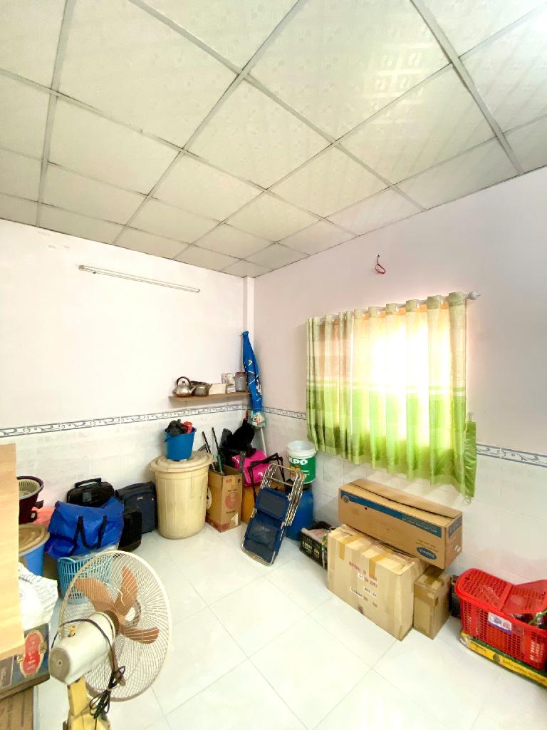 SIÊU PHẨM RẺ CHƯA TỪNG CÓ , NHÀ 3 TẦNG BTCT , DTS 105.9m2 SỔ HỒNG HOÀN CÔNG ĐỦ , 1 ĐỜI CHỦ , 4PN 3WC , SÂN TRƯỚC NHÀ SIÊU RỘNG – KDC HIỆN HỮU TƯƠNG LAI MẶT TIỀN BỜ KÈ .