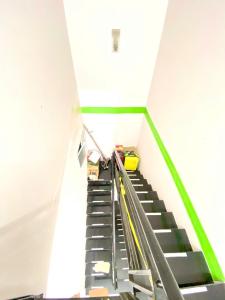SIÊU PHẨM RẺ CHƯA TỪNG CÓ , NHÀ 3 TẦNG BTCT , DTS 105.9m2 SỔ HỒNG HOÀN CÔNG ĐỦ , 1 ĐỜI CHỦ , 4PN 3WC , SÂN TRƯỚC NHÀ SIÊU RỘNG – KDC HIỆN HỮU TƯƠNG LAI MẶT TIỀN BỜ KÈ .