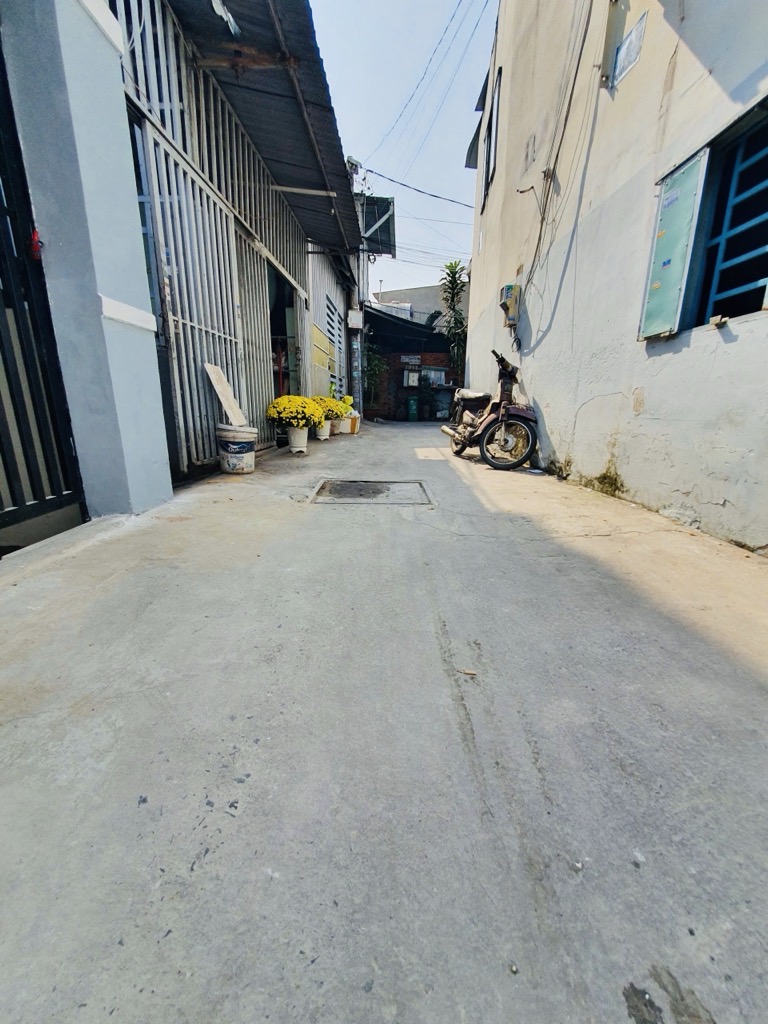 BÁN NHÀ CẤP 4 TRẦN THỊ CỜ  Q12, dt 4×19m.Giá 3,69 tỷ.