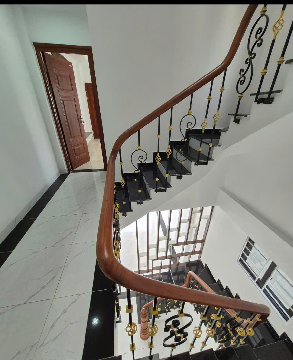 Bán Nhà Mặt Tiền Đẹp – Kinh Doanh Tốt – Trung Tâm Sầm Uất