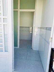 Nhà mới chính chủ ở ngay 4 tầng, 5 phòng ngủ, hẻm xe hơi, 3.x tỷ, Quận 8, Bình Đông.
