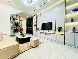 PHÚ DIỄN - 7 TẦNG THANG MÁY- NHỈNH 9 tỷ -  Ô TÔ TRÁNH - VỈA HÈ - KINH DOANH