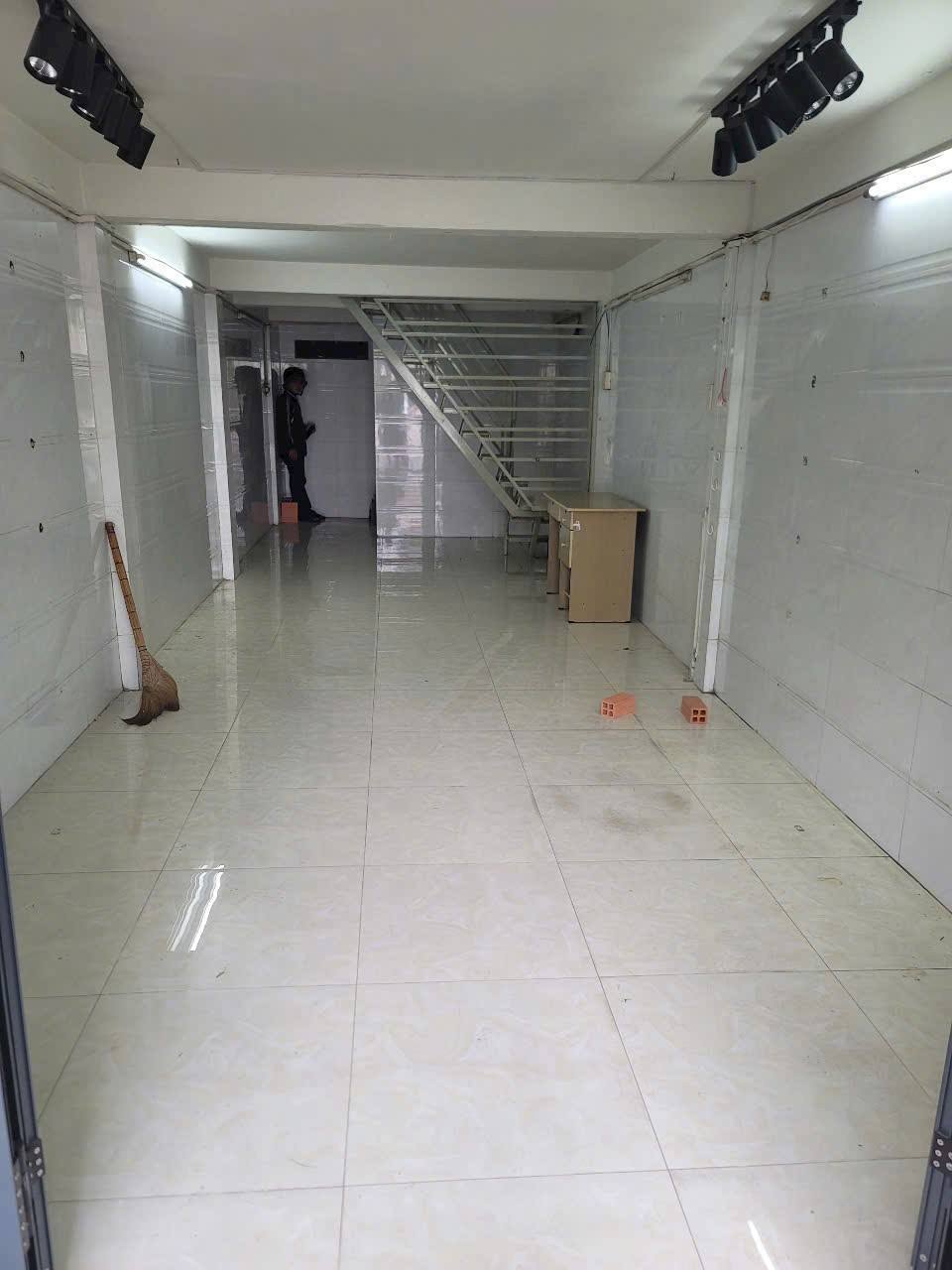 Bán nhà Trung Mỹ Tây Quận 12, 4,2 x 17, Mặt tiền kinh doanh,Hẻm ô tô, Sổ sẵn chờ chủ.