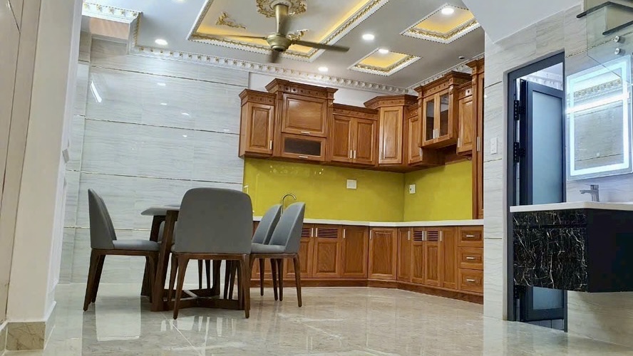 NHÀ ĐẸP 5 TẦNG - NGAY VẠN PHÚC CITY - Ô TÔ NGỦ TRONG NHÀ - GIÁ CHỈ 9.xx Tỷ..