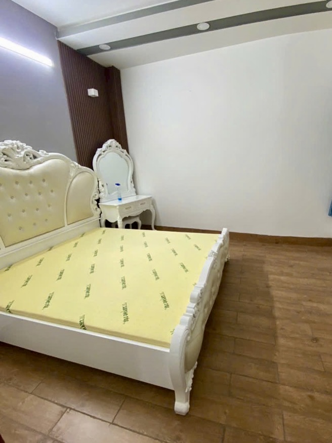 NHÀ ĐẸP 5 TẦNG - NGAY VẠN PHÚC CITY - Ô TÔ NGỦ TRONG NHÀ - GIÁ CHỈ 9.xx Tỷ..