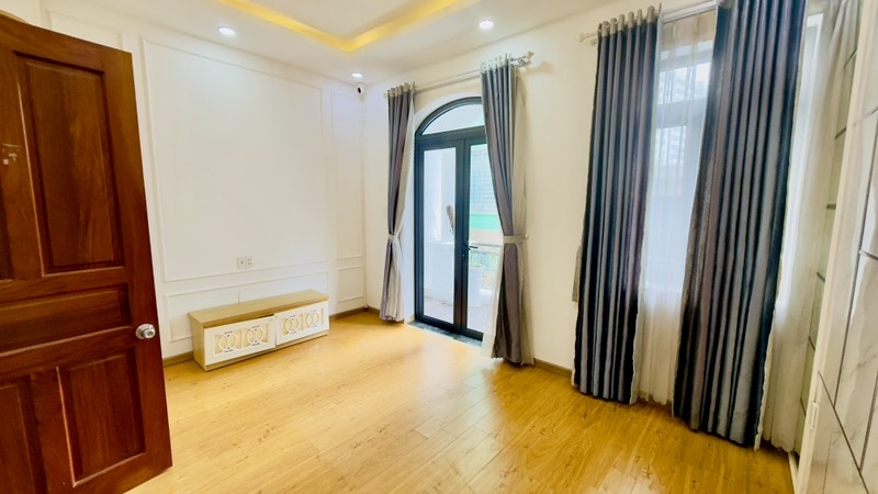 NHÀ 3 TẦNG - P.LINH ĐÔNG - NGAY PHẠM VĂN ĐỒNG -HẺM Ô TÔ - GIÁ CHỈ 6.xx TỶ