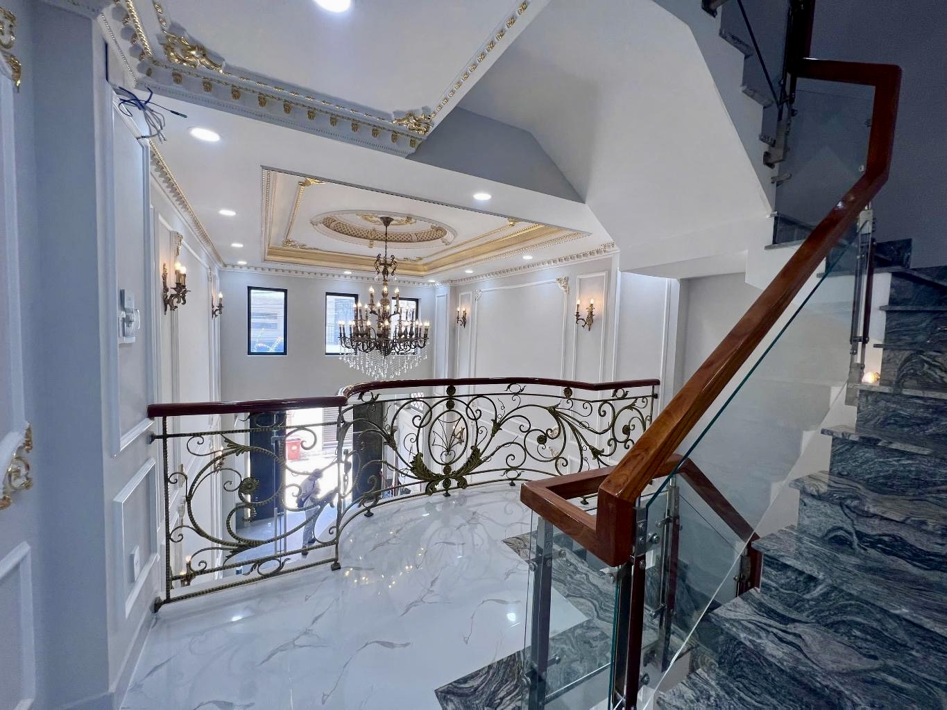 NHÀ 5 TẦNG ĐẸP - HẺM 6M Ô TÔ VÔ NHÀ - P. LINH ĐÔNG - SÁT PHẠM VĂN ĐỒNG - GIÁ 8.xx Tỷ.