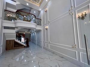 NHÀ 5 TẦNG ĐẸP - HẺM 6M Ô TÔ VÔ NHÀ - P. LINH ĐÔNG - SÁT PHẠM VĂN ĐỒNG - GIÁ 8.xx Tỷ.