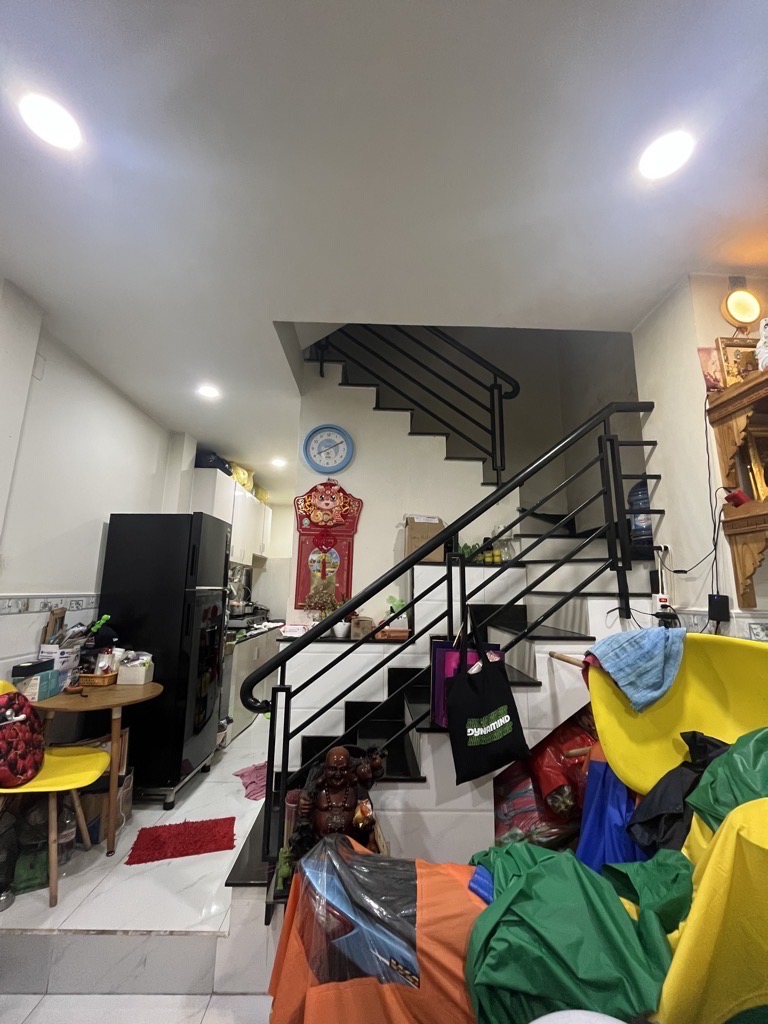 MẶT TIỀN HẺM 1 TRỤC 30m RA MẶT TIỀN ĐƯỜNG LỚN, 4 CHỖ TỚI NHÀ