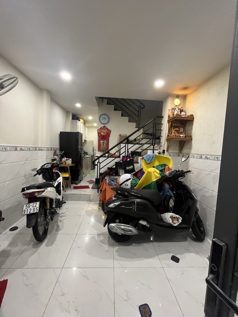 MẶT TIỀN HẺM 1 TRỤC 30m RA MẶT TIỀN ĐƯỜNG LỚN, 4 CHỖ TỚI NHÀ