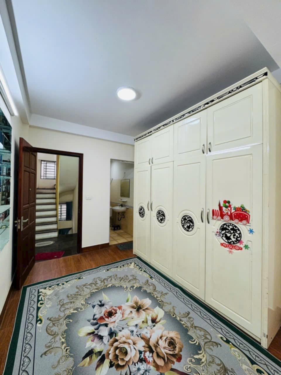 Sát sườn sân bóng mậu lương kiến hưng