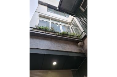 Mặt Phố cầu Giay, mặt tiền 4,5m, Diện tích 45m, 3 tầng giá chào 13 Tỷ
