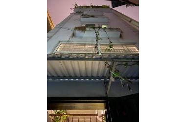Nhà Lô Góc Nguyền Đình Hoàn Cầu Giay 35m, 6 Tầng, 4,2 Tỷ