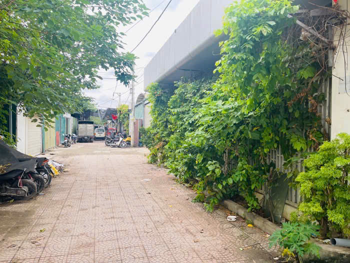 Bán nhà vị trí đẹp Hoàng