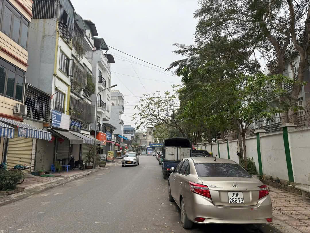 Nhà Gia Quất- thượng thanh, mặt tiền5m,view thoáng, ô tô đỗ cửa, đường ô tô tránh