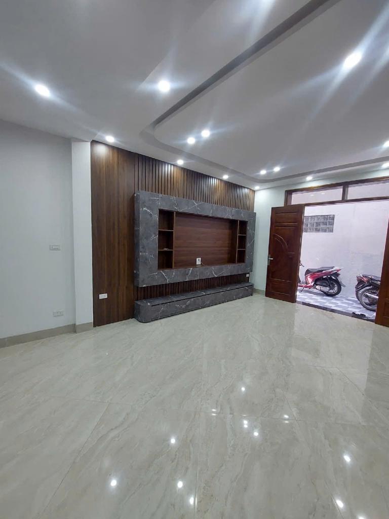 Nhà mới xây 6 tầng, thang máy,ô tô vào nhà, 38m2 chỉ 8,7 tỷ.