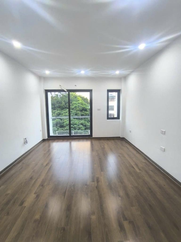 Nhà mới xây 6 tầng, thang máy,ô tô vào nhà, 38m2 chỉ 8,7 tỷ.