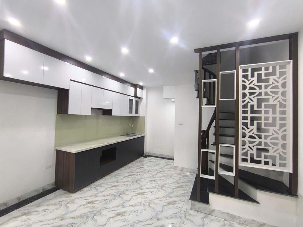 Bán nhà mới xây Thanh am, 30m2 chỉ 5,65 tỷ, 5 tầng, ngõ rộng, tiện ích nhiều.