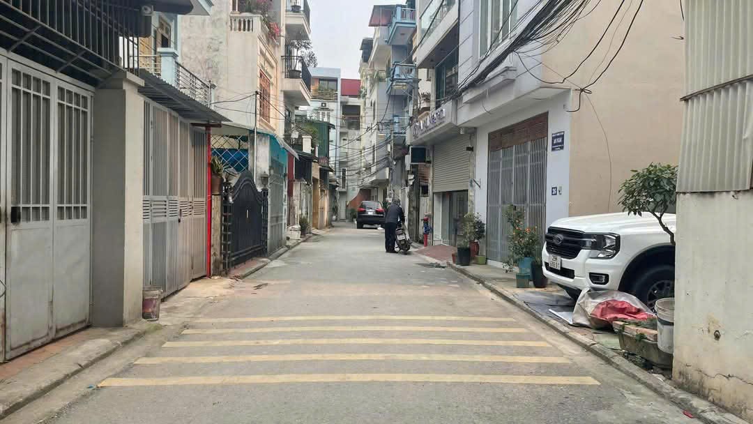 Bán nhà Thượng Thanh, 51m2, ô tô đỗ cửa, mặt đường rộng 2 ô tô tránh, 11,9 tỉ