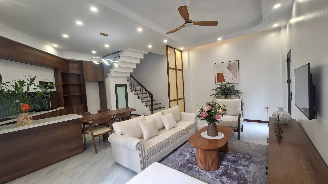 NHÀ MỚI GIA QUẤT 150TR/M- 51M2-4 TẦNG, NGÕ VF3 ĐỖ CỔNG. 100M RA NGÕ CHÍNH RỘNG 7M.   1 NHÀ DUY NHẤT. ALO E ĐI XEM LUÔN: 0904290916