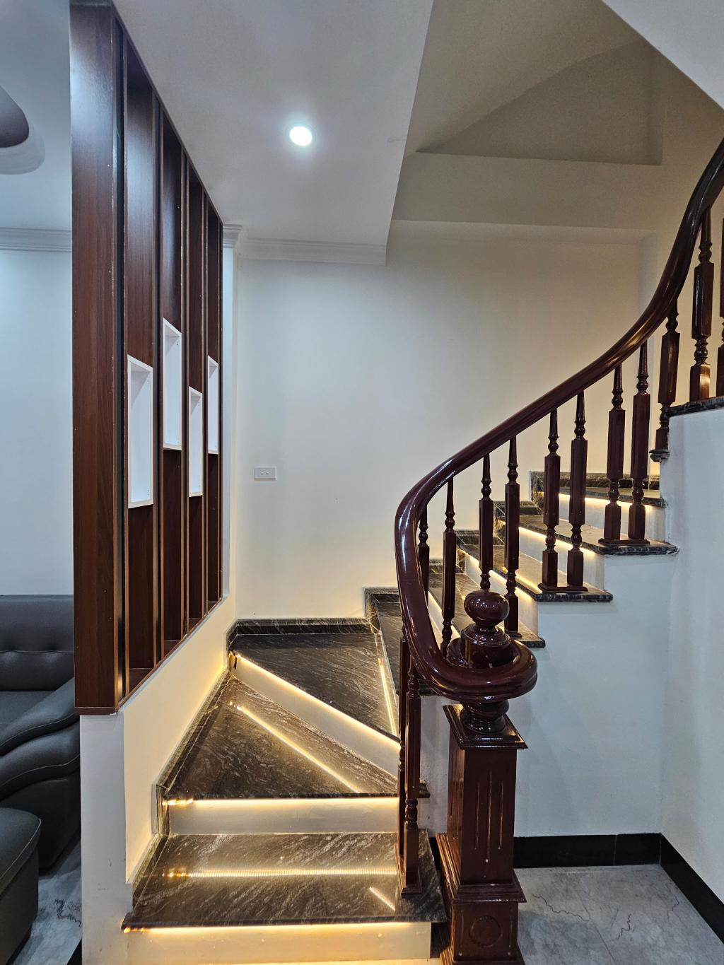 BÁN NHÀ THANH AM GẦN ĐƯỜNG MỚI, NGÕ Ô TÔ, 30M2-5 TẦNG- 5,8TỶ.  ❎ NHÀ 5 TẦNG MỚI TOANH - NỘI THẤT SANG XỊN️ ❎ THỬA VUÔNG VẮN. SỔ ĐỎ SS GIAO DỊCH.