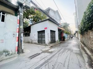 Bán đất tặng nhà, 70m2-14,2 tí, ô tô đỗ cửa, mặt tiền 5m