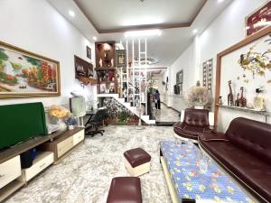 Bán nhà - sát mặt tiền - 5tỷ