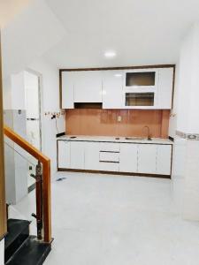 NHÀ MỚI ĐƯỜNG BÌNH ĐÔNG 4 TẦNG -  5PN  -HẺM XE HƠI BA GÁC TẬN NHÀ - NGAY CHỢ HOA  BẾN BÌNH ĐÔNG . NHỈNH 3 TỶ