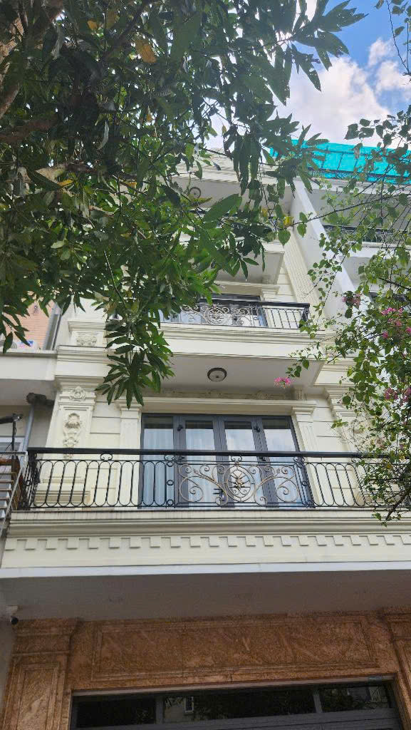 BÁN NHÀ SIÊU PHẨM Ở & KINH DOANH NGAY - GA RA Ô TÔ - NỞ HẬU - ĐƯỜNG, VỈA HÈ TO NHẤT KĐT VĂN PHÚ - CHỦ CẦN TIỀN BÁN GẤP, MUA NHANH CÒN KỊP