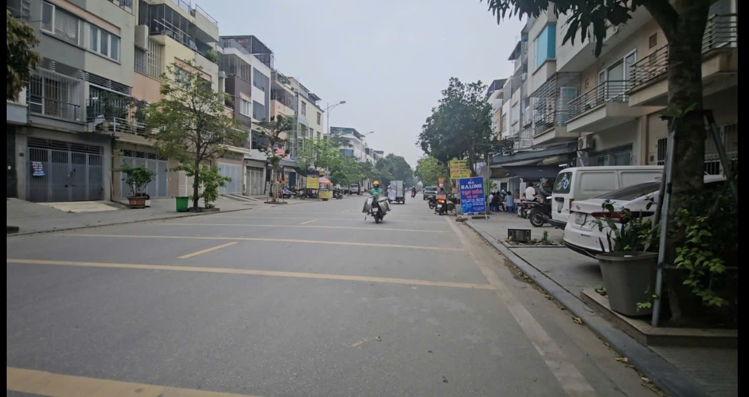 BÁN NHÀ SIÊU PHẨM Ở & KINH DOANH NGAY - GA RA Ô TÔ - NỞ HẬU - ĐƯỜNG, VỈA HÈ TO NHẤT KĐT VĂN PHÚ - CHỦ CẦN TIỀN BÁN GẤP, MUA NHANH CÒN KỊP