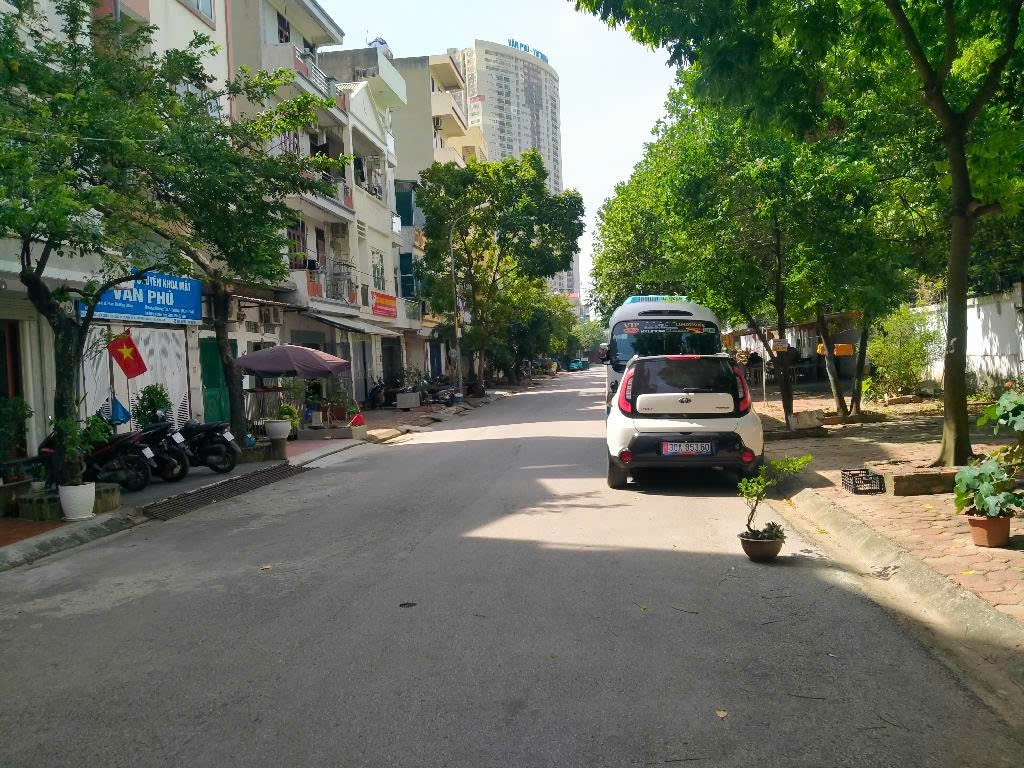 BÁN NHÀ VĂN PHÚ, HÀ ĐÔNG, PHÂN LÔ VỈA HÈ - Ô TÔ NGÀY ĐÊM - DÂN CƯ SẦM UẤT SÁT METRO HÀ ĐÔNG.