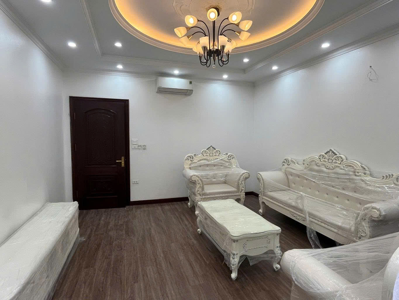 NHÀ MỚI XÂY ĐẸP LONG LANH TẠI KĐT VĂN PHÚ 90m2 – 22 TỶ - THANG MÁY - Ô TÔ ĐỖ NGÀY ĐÊM – THUẬN TIỆN KINH DOANH 