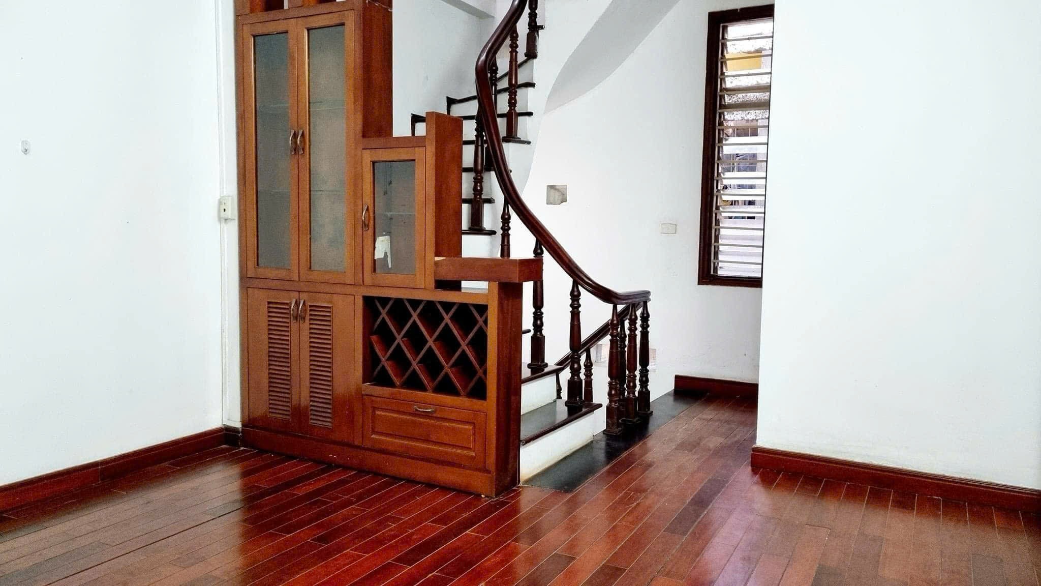 BÁN NHÀ NGỌC THỤY. DIỆN TÍCH 31m2 5 tầng, NHÀ MỚI ĐẸP, INNOVA 7 CHỖ ĐỖ CỬA, GIÁ CHỈ HƠN 5 tỷ