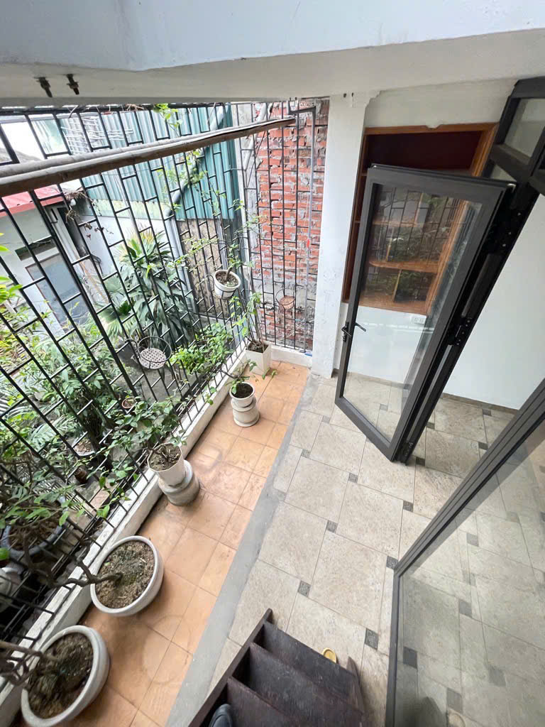 NHÀ MỚI ĐẸP LONG LANH - RẤT GẦN PHỐ, GẦN Ô TÔ ĐỖ - 4 TẦNG - XÂY CHẮC CHẮN, AN NINH CỰC TỐT - DÀNH CHO KHÁCH MUA ĐỂ Ở - SỔ ĐỎ