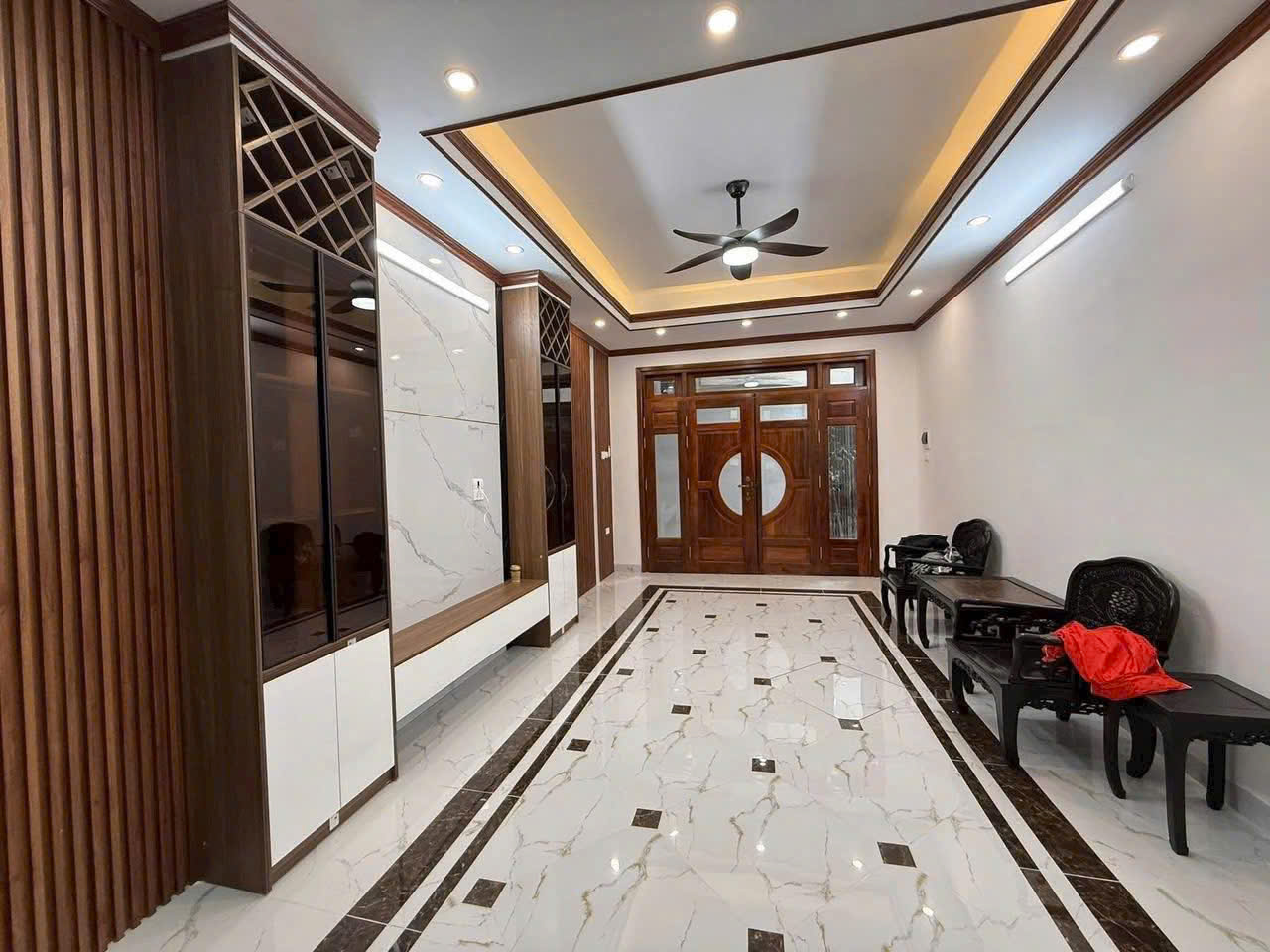 Cần bán nhà mặt phố Lê Hồng Phong, Ba Đình 50m2, 5 tầng, 16 tỷ.