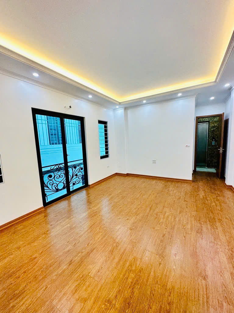 ‼️Chỉ 7.8 tỷ có nhà Hoàng Quốc Việt -   LÔ GÓC - NHÀ MỚI - THANG MÁY CHẠY VÈO VÈO