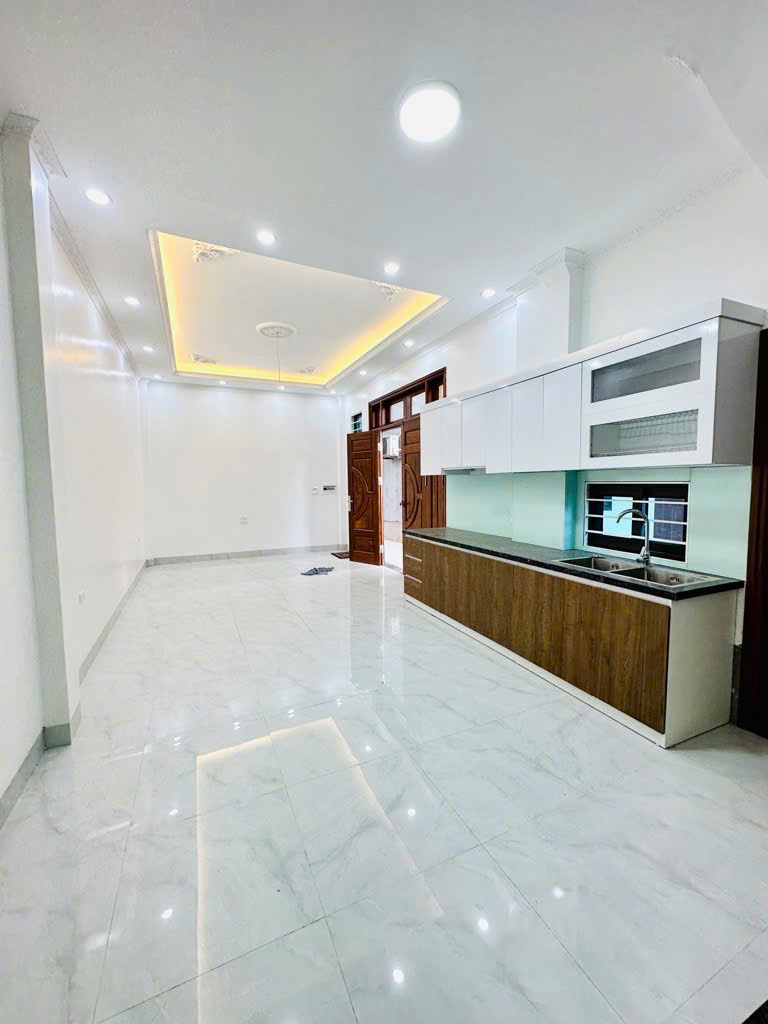 ‼️Chỉ 7.8 tỷ có nhà Hoàng Quốc Việt -   LÔ GÓC - NHÀ MỚI - THANG MÁY CHẠY VÈO VÈO