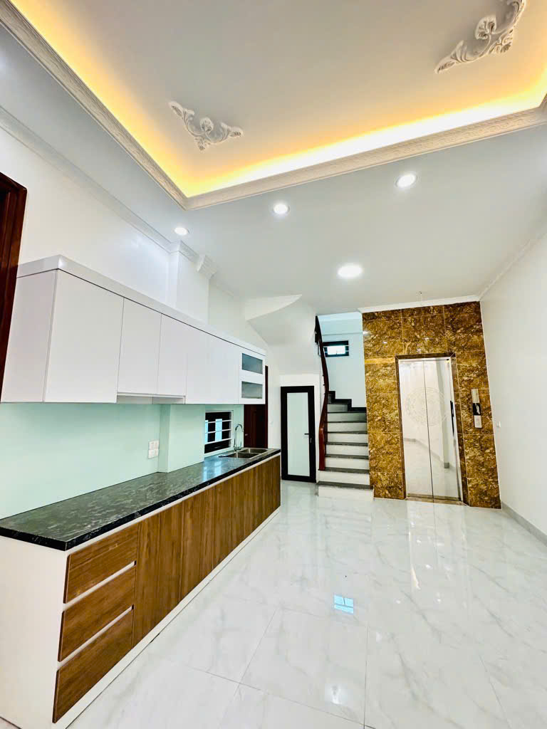 ‼️Chỉ 7.8 tỷ có nhà Hoàng Quốc Việt -   LÔ GÓC - NHÀ MỚI - THANG MÁY CHẠY VÈO VÈO
