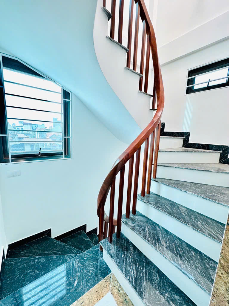 ‼️Chỉ 7.8 tỷ có nhà Hoàng Quốc Việt -   LÔ GÓC - NHÀ MỚI - THANG MÁY CHẠY VÈO VÈO